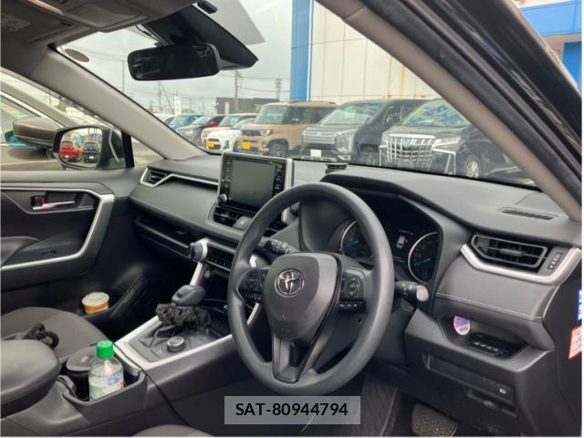 Toyota RAV4 2022-04 8101556-8