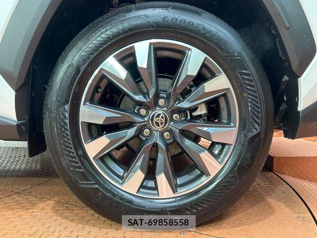 Toyota RAV4 2026-04 8132066-12