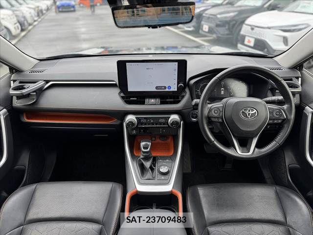Toyota RAV4 2023-01 8132075-1