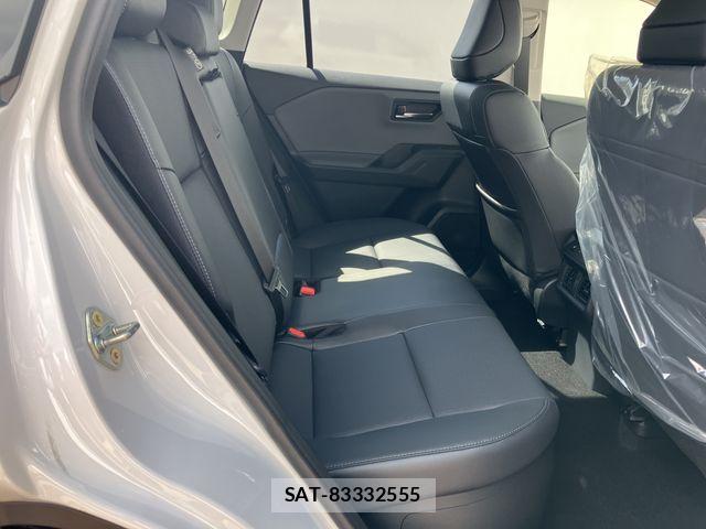 Toyota RAV4 2026-06 8132065-11