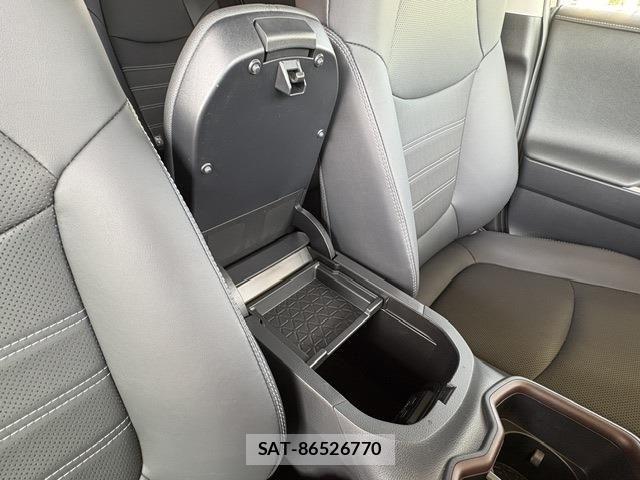Toyota RAV4 2022-11 8132076-24