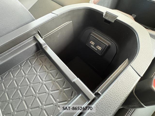 Toyota RAV4 2022-11 8132076-25