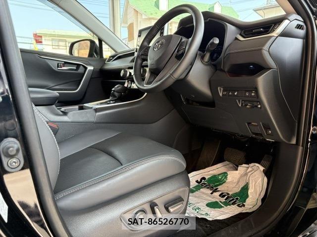 Toyota RAV4 2022-11 8132076-26