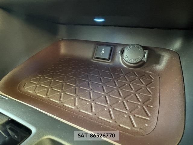 Toyota RAV4 2022-11 8132076-28