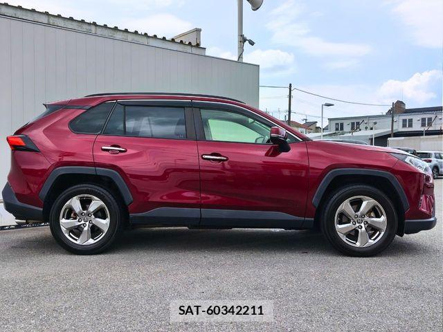 Toyota RAV4 2021-06 8146569-24