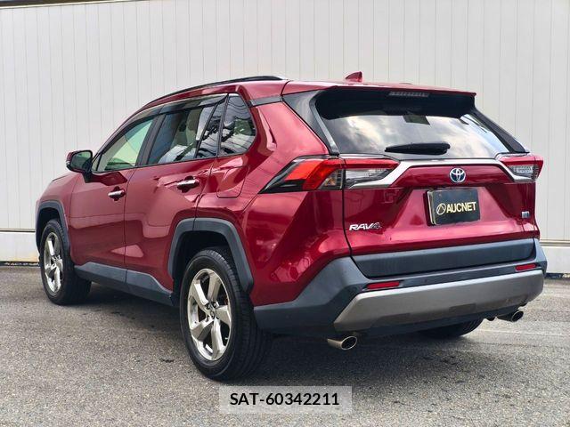 Toyota RAV4 2021-06 8146569-2