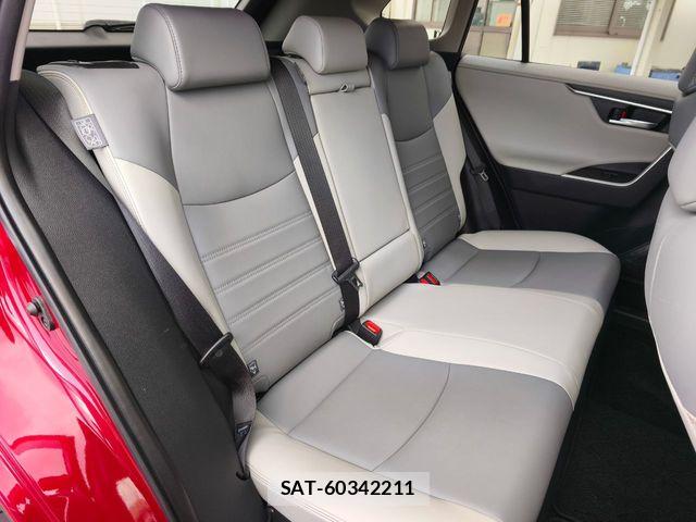 Toyota RAV4 2021-06 8146569-4