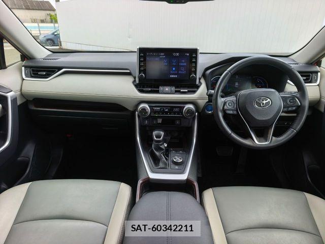Toyota RAV4 2021-06 8146569-6