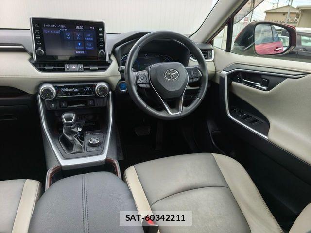 Toyota RAV4 2021-06 8146569-7