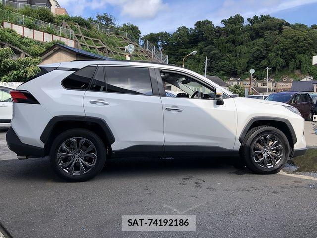 Toyota RAV4 2023-02 8146568-5