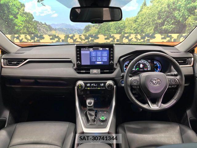Toyota RAV4 2021-10 8209833-1