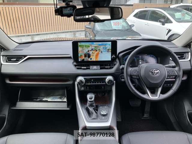 Toyota RAV4 2023-01 8209832-1
