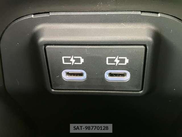 Toyota RAV4 2023-01 8209832-29