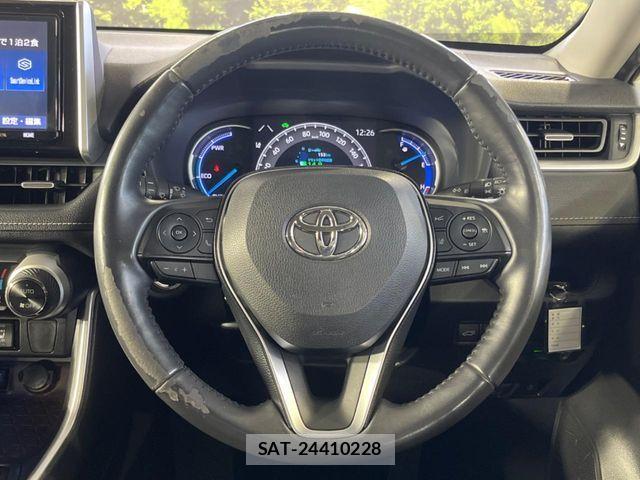 Toyota RAV4 2020-04 8209841-11