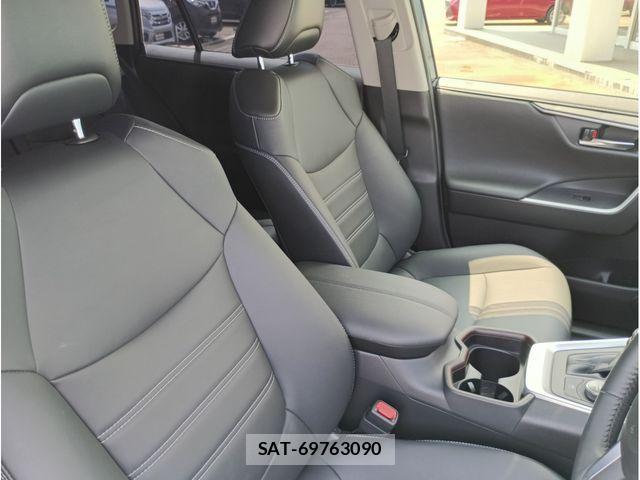 Toyota RAV4 2021-08 8231593-5