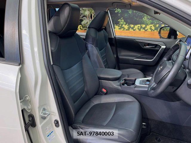 Toyota RAV4 2019-07 8316702-10
