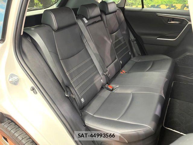 Toyota RAV4 2019-07 8337629-11