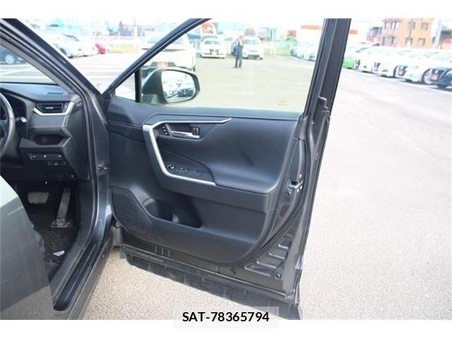 Toyota RAV4 2019-06 8337631-29