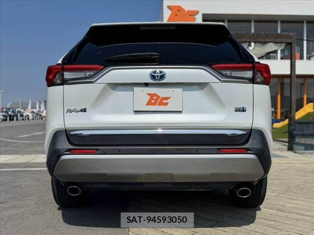 Toyota RAV4 2022-12 8337628-13