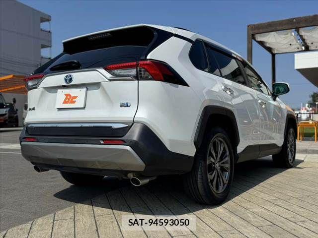 Toyota RAV4 2022-12 8337628-14