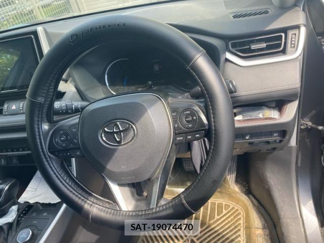 Toyota RAV4 2020-11 8337632-11