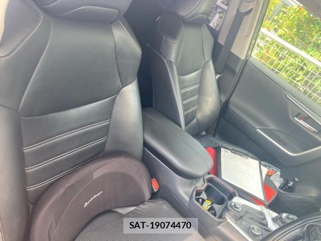 Toyota RAV4 2020-11 8337632-12