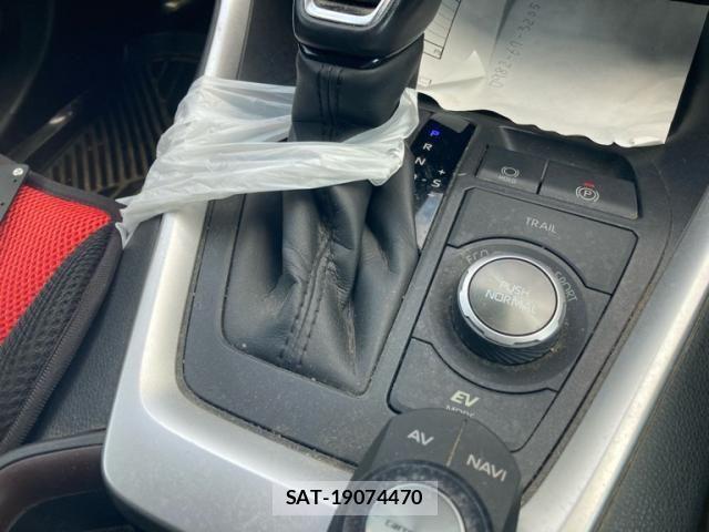 Toyota RAV4 2020-11 8337632-16