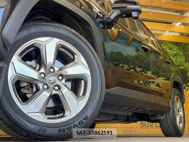 Toyota RAV4 2019-09 8337630-12