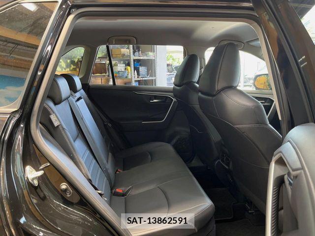 Toyota RAV4 2019-09 8337630-8