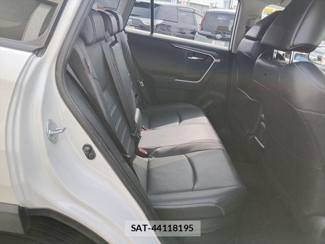 Toyota RAV4 2019-09 8355480-12