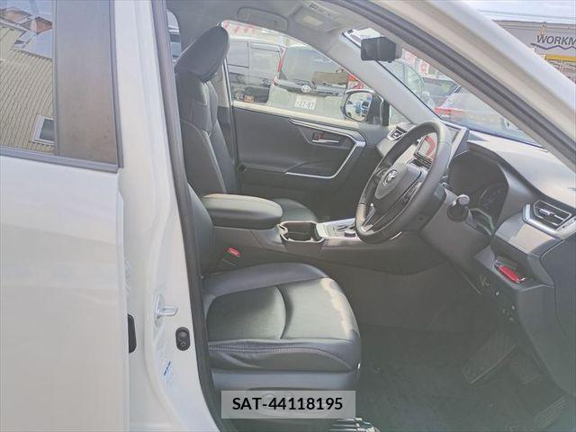 Toyota RAV4 2019-09 8355480-14