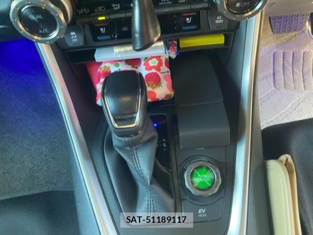 Toyota RAV4 2023-09 8355476-16