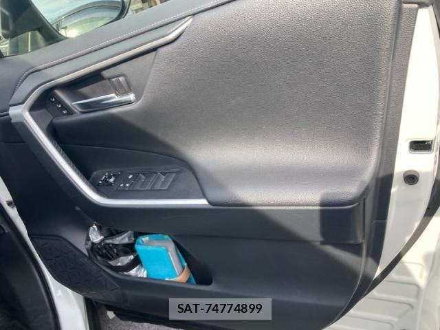 Toyota RAV4 2019-06 8368331-16