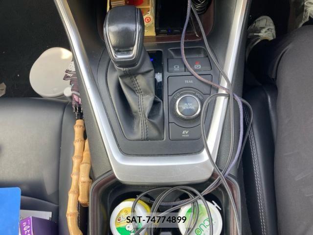 Toyota RAV4 2019-06 8368331-24