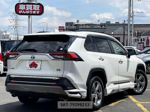 Toyota RAV4 2021-09 8368327-2