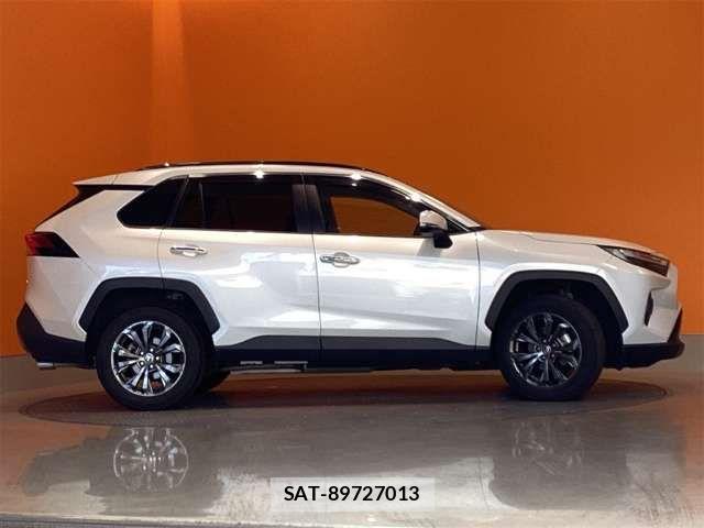 Toyota RAV4 2023-12 8368324-9