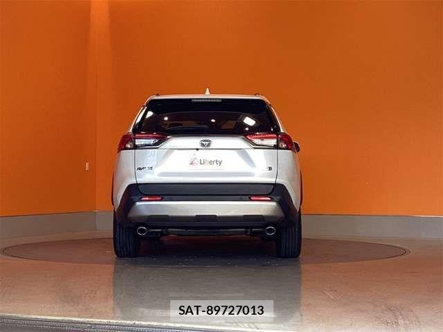 Toyota RAV4 2023-12 8368324-11