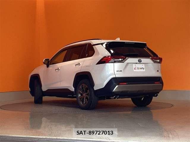 Toyota RAV4 2023-12 8368324-12