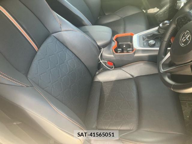 Toyota RAV4 2023-02 8368326-11