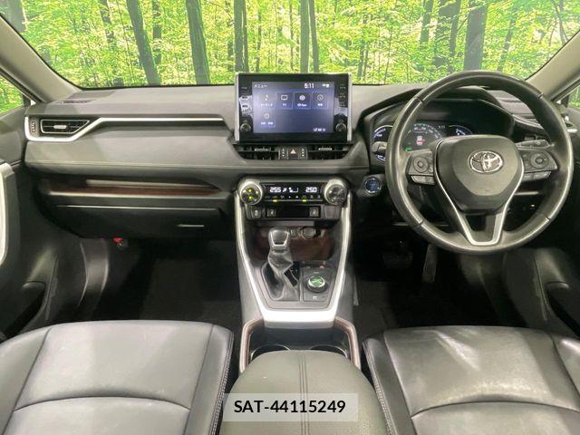 Toyota RAV4 2021-09 8368328-1