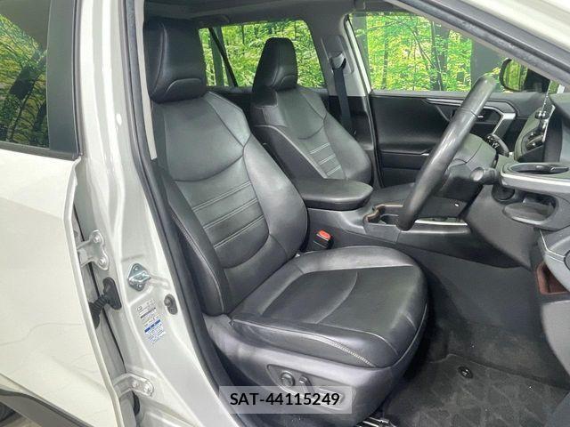 Toyota RAV4 2021-09 8368328-7