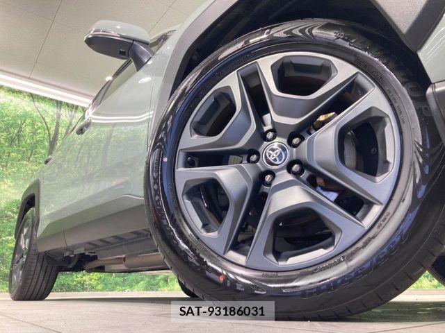 Toyota RAV4 2022-11 8438390-12