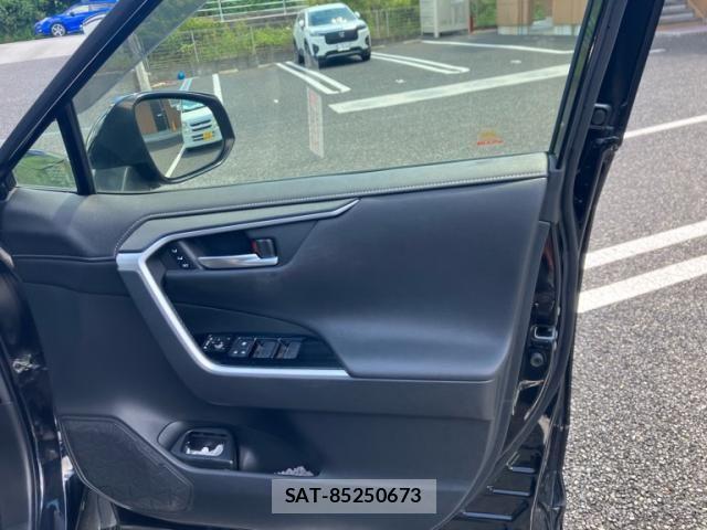 Toyota RAV4 2019-06 8458301-8