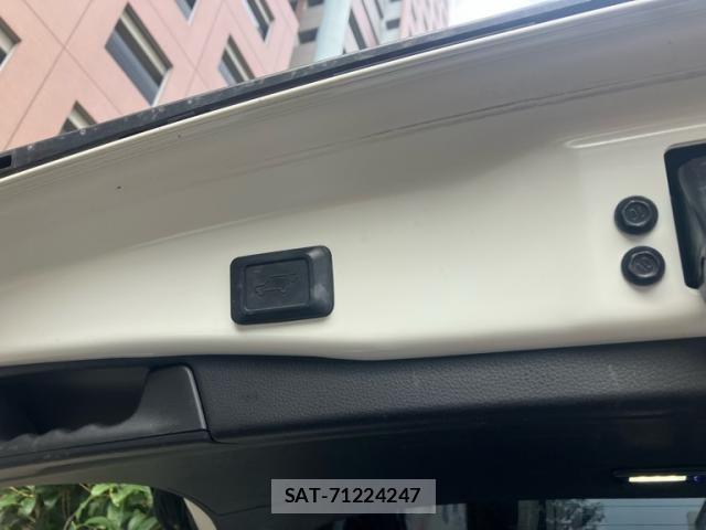 Toyota RAV4 2019-05 8563386-11