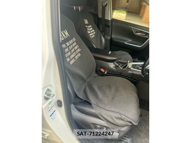 Toyota RAV4 2019-05 8563386-16