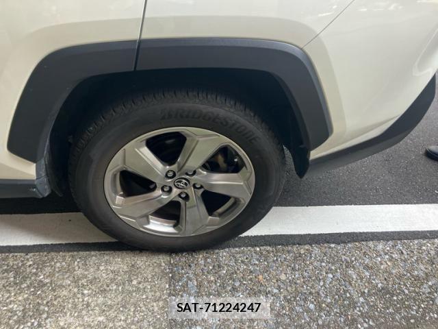 Toyota RAV4 2019-05 8563386-6