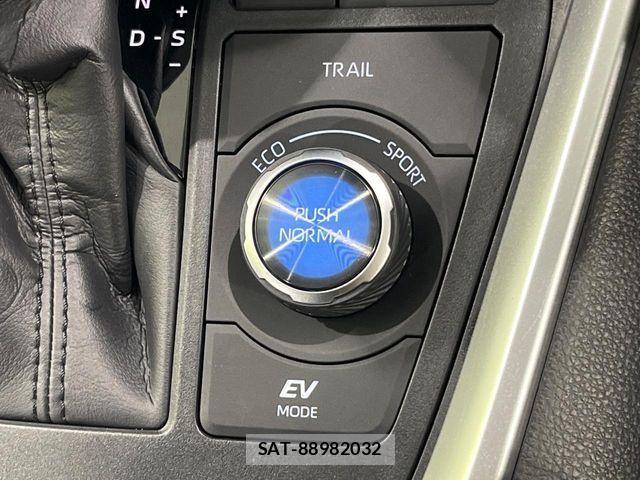 Toyota RAV4 2023-12 8628635-13