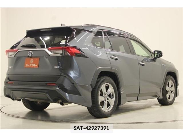 Toyota RAV4 2019-07 8628638-11
