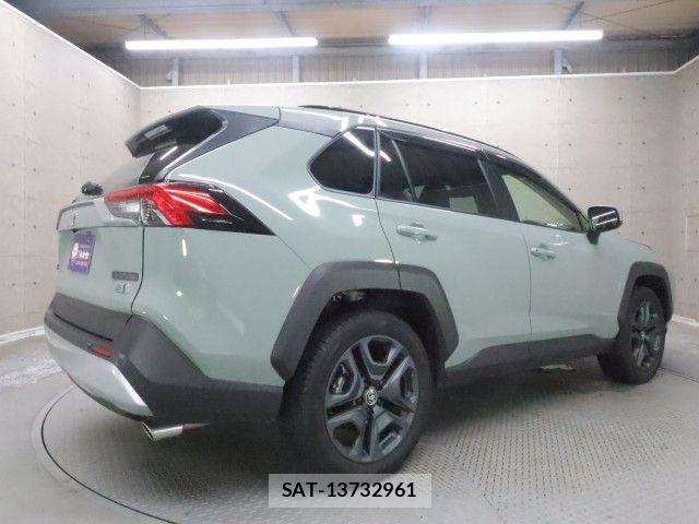 Toyota RAV4 2024-06 8831290-1