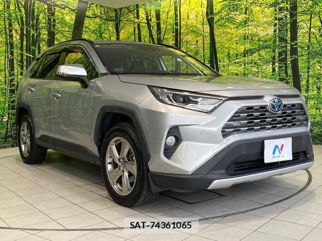 Toyota RAV4 2019-07 8881833-15